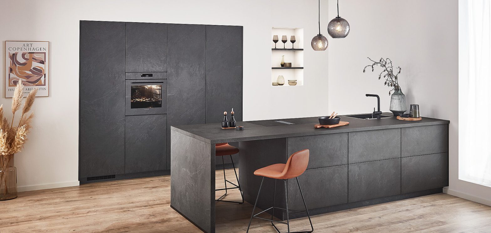 Kitchen cabinets with contemporary handleless design