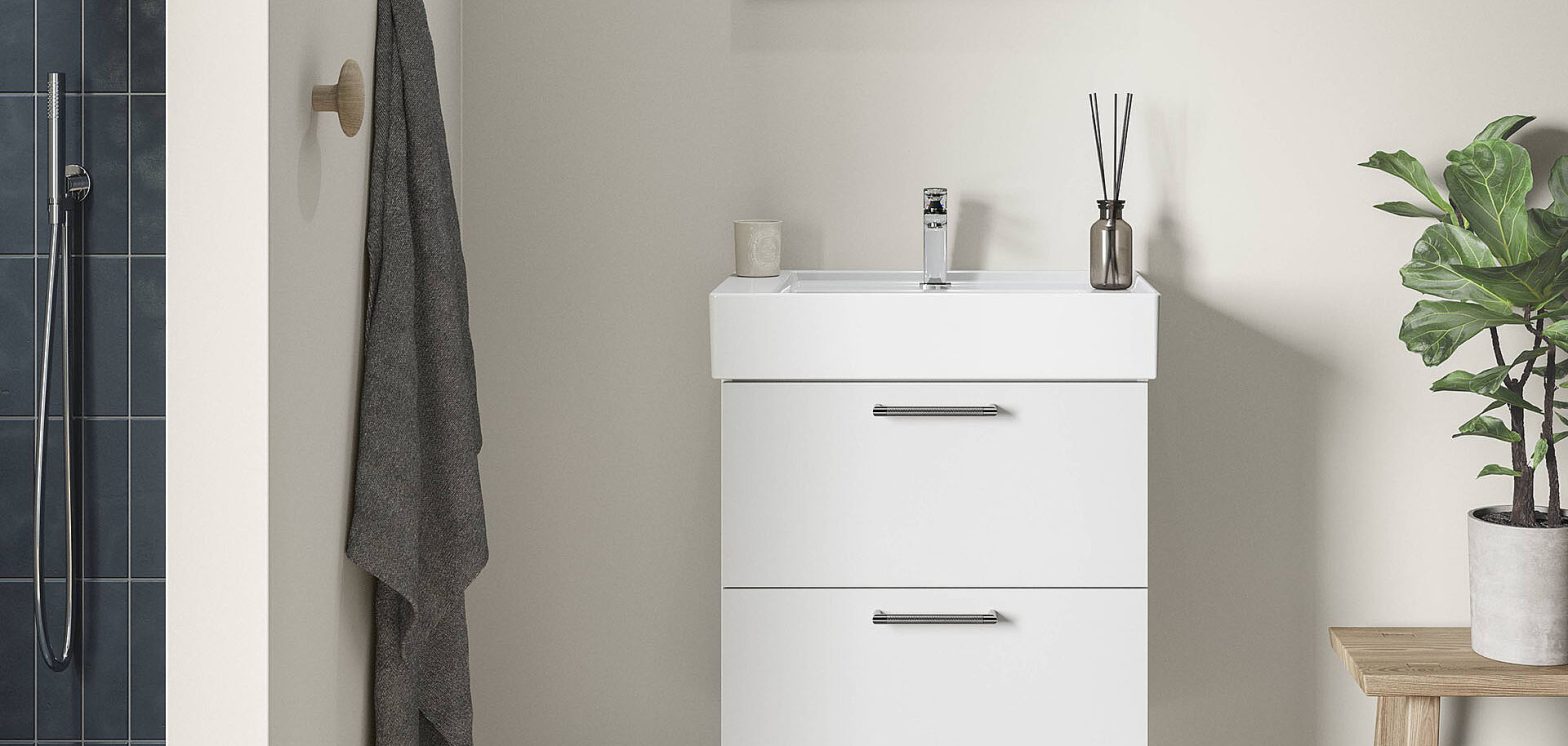 Tailored vanity cabinet for master suite