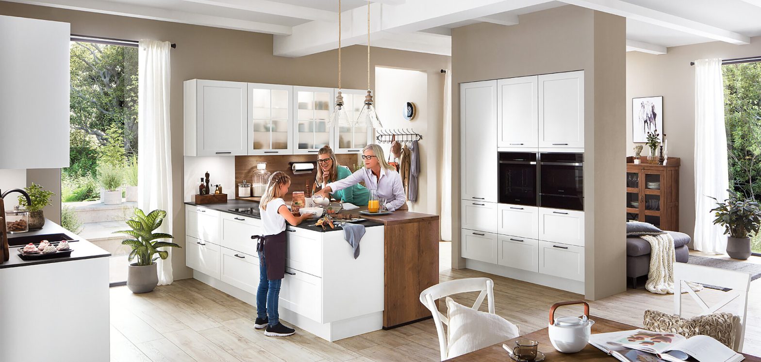 Contemporary high-end kitchen cabinetry